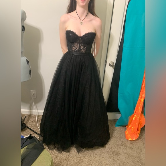 David’s Bridal prom. Size 0 - Picture 2 of 5
